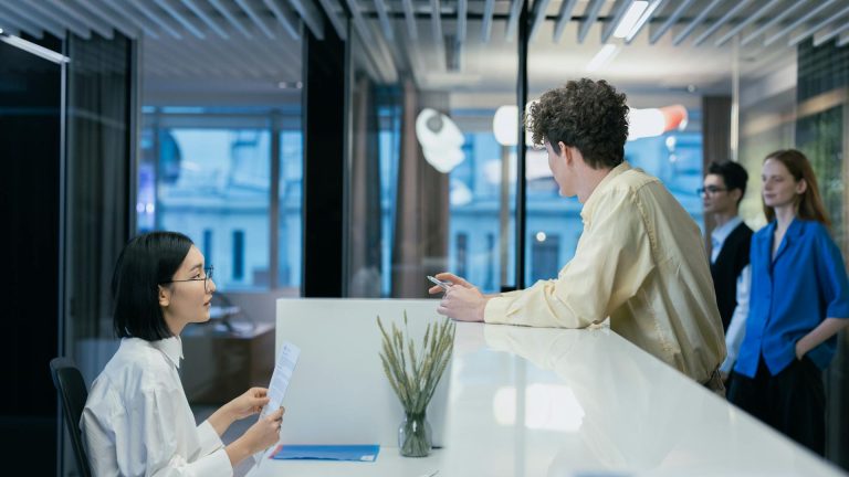 Comment choisir une borne d’accueil pour son entreprise ?
