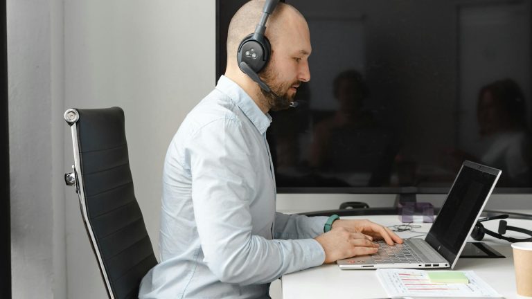 Générateur de voix IA : lequel choisir selon votre usage ?