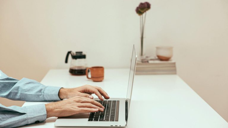 Quel travail à domicile paye vraiment bien ?