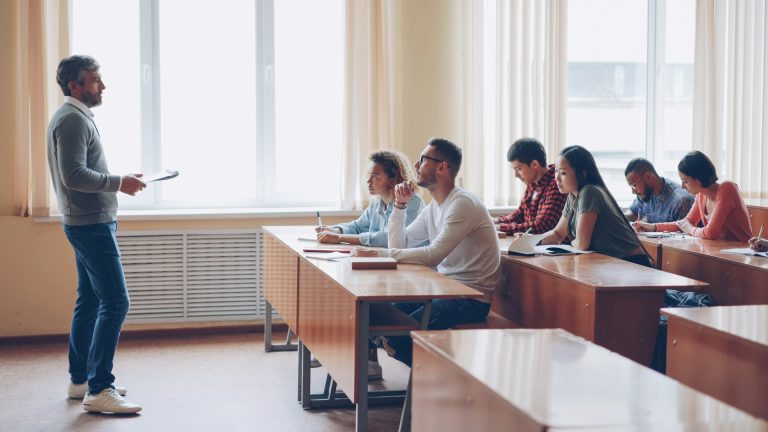 Comment devenir formateur en habilitation électrique ?