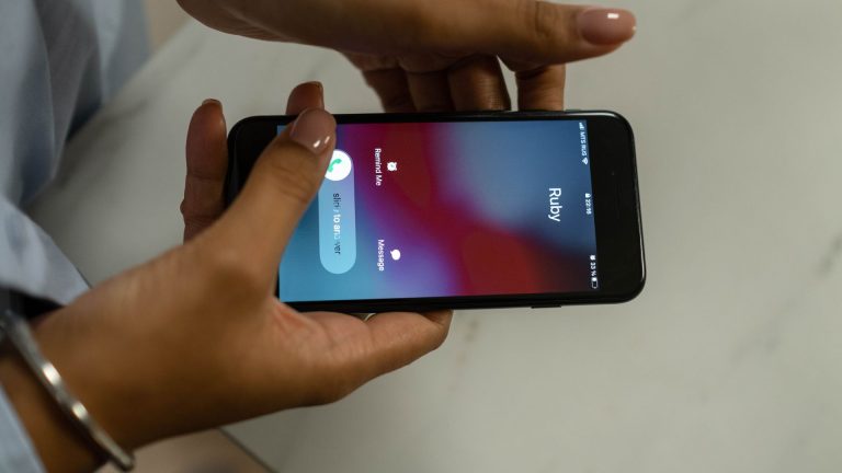Numéros 06 suspects : comment les identifier, bloquer et signaler