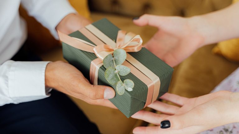 Cadeaux utiles et élégants pour un homme actif : comment les choisir