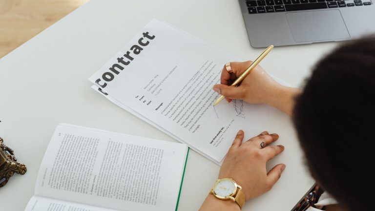 Quelles précautions prendre avant d’envoyer un document officiel ?