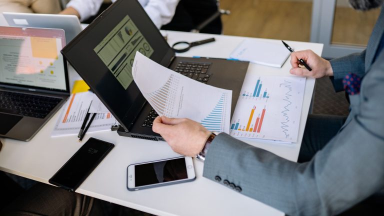 Comment fonctionne une société de portage salarial et ses frais de gestion ?